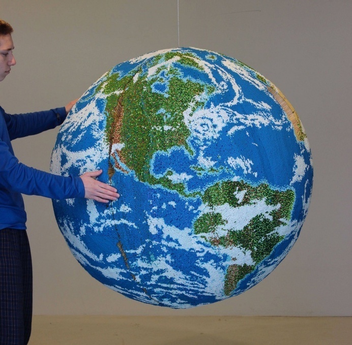 Globe Sculpture from Painted Matchsticks - JOQUZ #globe #matches
