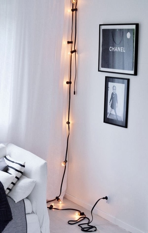 Light bulb strand