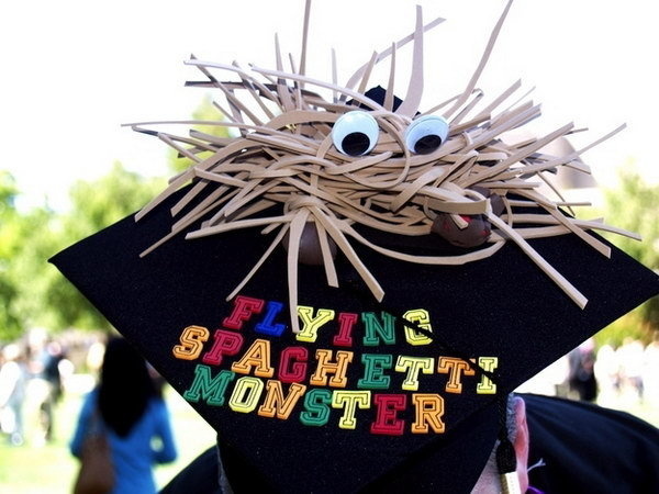 Awesome Graduation Cap Decoration Ideas #school #graduate #decoration