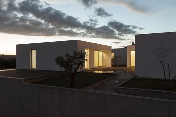 Casa Laejo is a minimalist house located in Avelar, Portugal, designed by Bruno Dias Architects. The home is among a gentle landscape dotted #modern #design #minimalism #minimal #leibal #minimalist