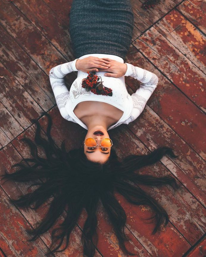 Colorful and Moody Lifestyle Portrait Photography by Ömer Çelik