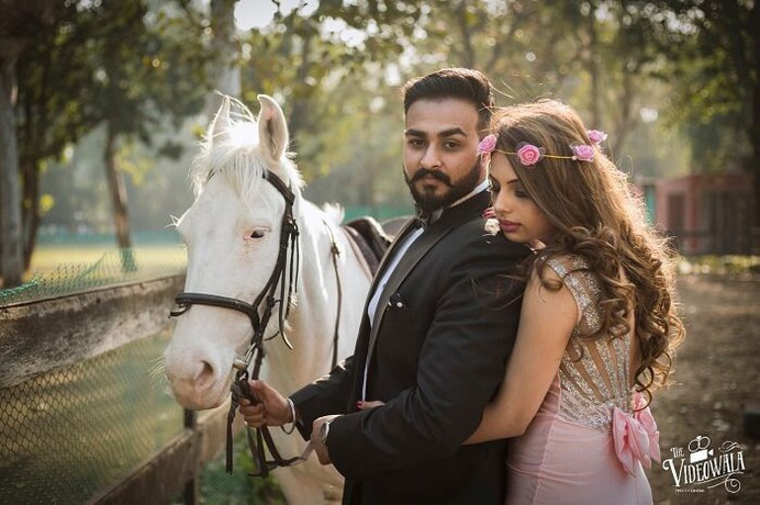 pre wedding pose with horse