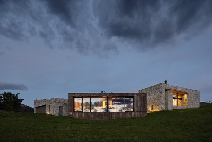 Arrowtown House by RTA Studio is Shaped by Its Environment