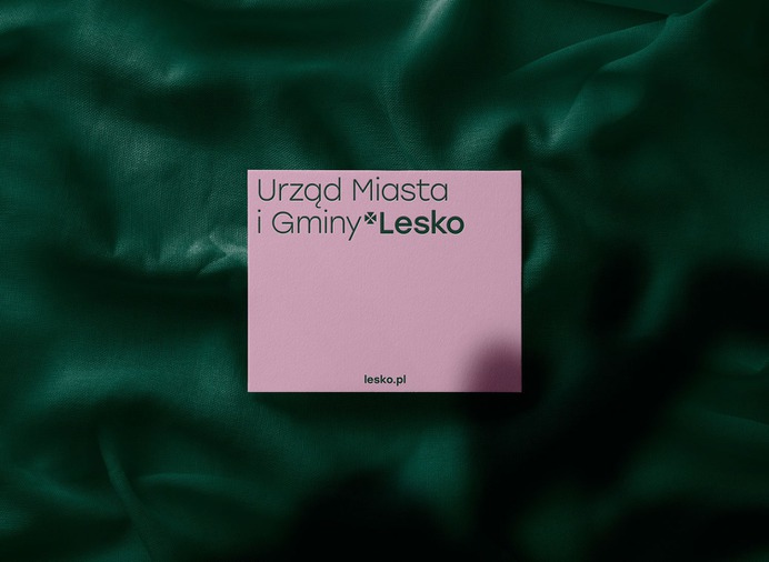 Lesko Corporate Design - Mindsparkle Mag Jarosław Dziubek is the designer of this project: the Corporate Design for Lesko. He used strong, contrasting colors and a simple typography for the logo, stationary and signage and was able to achieve a beautiful and modern brand identity. #logo #packaging #identity #branding #design #color #photography #graphic #design #gallery #blog #project #mindsparkle #mag #beautiful #portfolio #designer