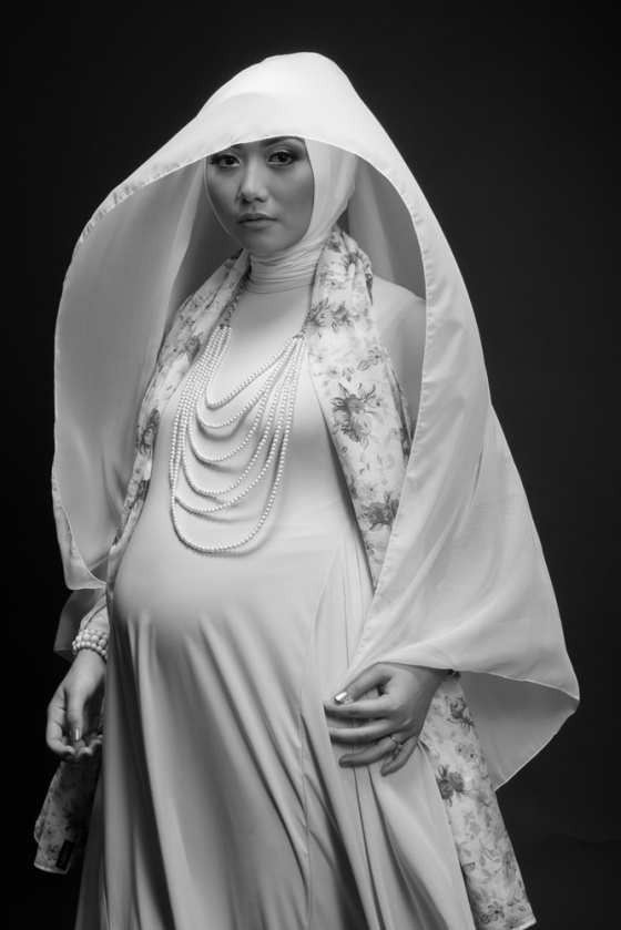 maternity #white #body #photograph #black #leica #portrait