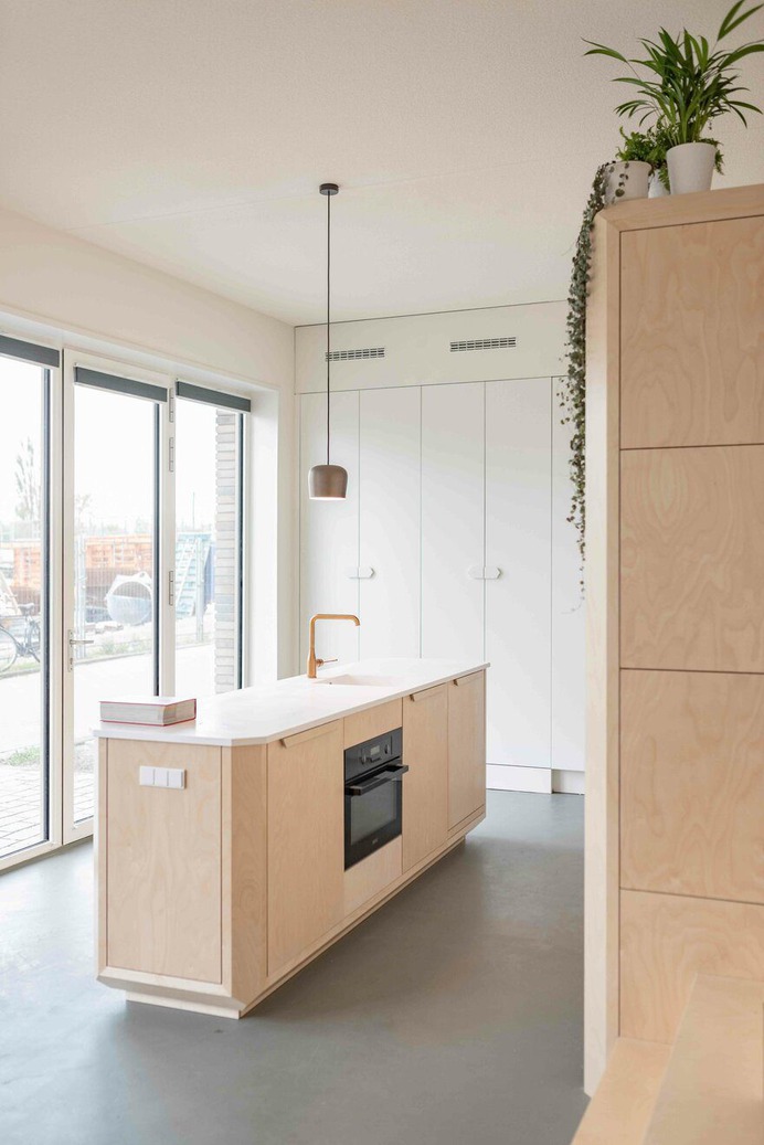 Tiny Loft in Amsterdam Offers Compact Space with Generous Feel