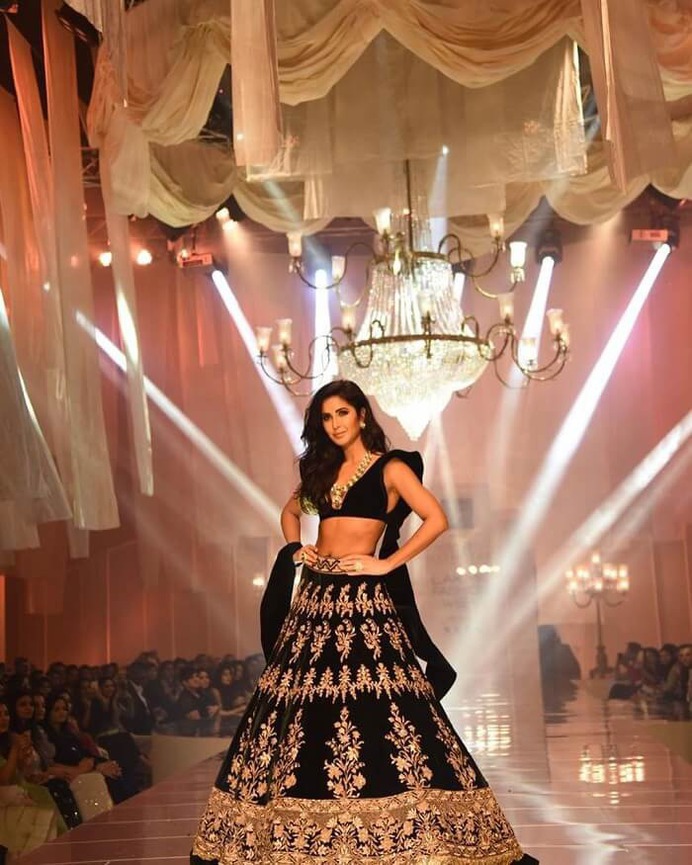 Throwback To Manish Malhotra 2019 Collections With Stunning Bollywood Celebrities As Show Stopper