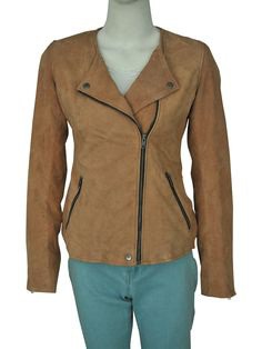 Dead to Me is an amazing Web Television Series casting Linda Cardellini. She looks stunning in the Suede Brown Jacket. http://bit.ly/2OKeOFE #deadtome #lindacardellini #brownjacket #womenfashion #fashionforher #giftforher #webseries #tvseries