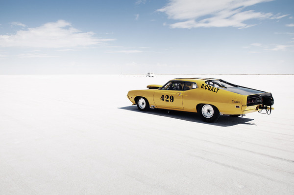 voilÃ bonneville - a photo essay by Julien Roubinet & Pauline Bellocq #photo #yellow #landscape #photography #cars #blue #typography