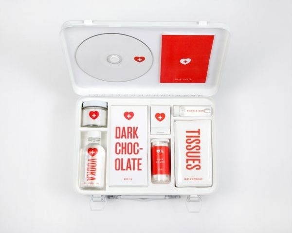 Love Hurts: kit de primeiros socorros para um coração partido #heart #design #love #lovekit #broken #kit #package