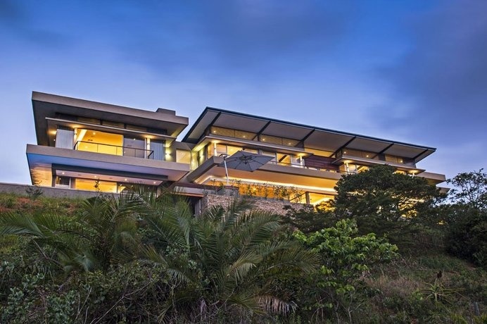 Comfortable, Relaxing And Visually Impressive: The Albizia House By Metropole Architects #architecture