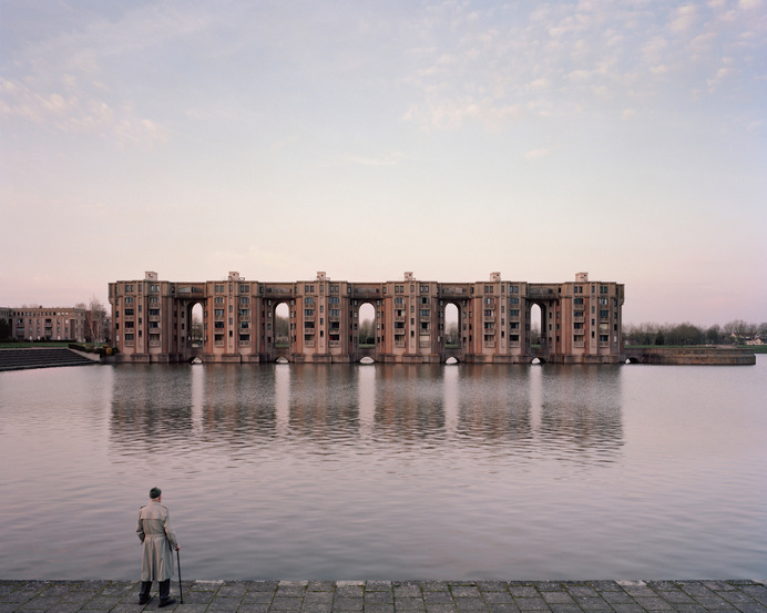 Alternative Post-War Universe in Paris Suburbs