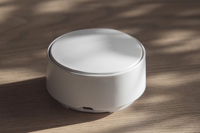 Point: A Friendly Alarm - IPPINKA Some home alarms can be confusing, intrusive or even just annoying. Point is the alarm that makes it easy for the user to be aware of their home. The device uses environmental sensors and machine learning to let you know of any outstanding events in the home.