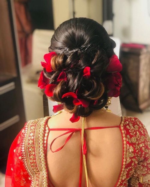 90s Bun Embellished With Rose Petals