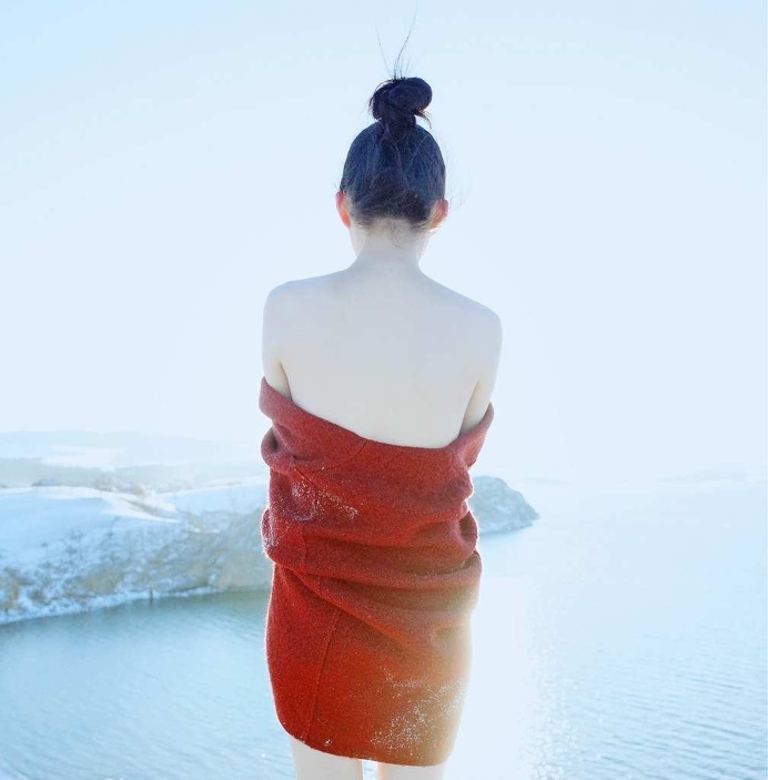 Poetic and Intimate Female Portraits by Emilie Lin