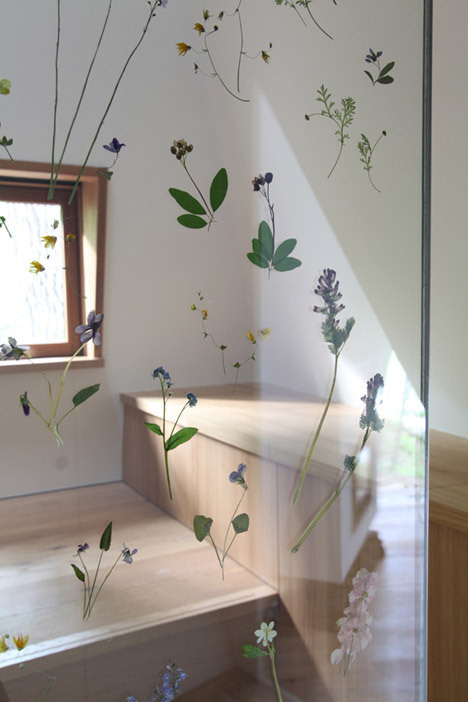 Nasu-Tepee-by-NAP-Architects_Hiroshi-Nakamura_dezeen_468_4 #glass #resin #wall #flowers