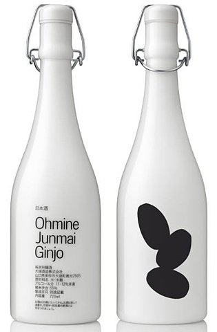 Ohmine Junmai Ginjo | Shiro to Kuro #packaging #minimalist #bottle