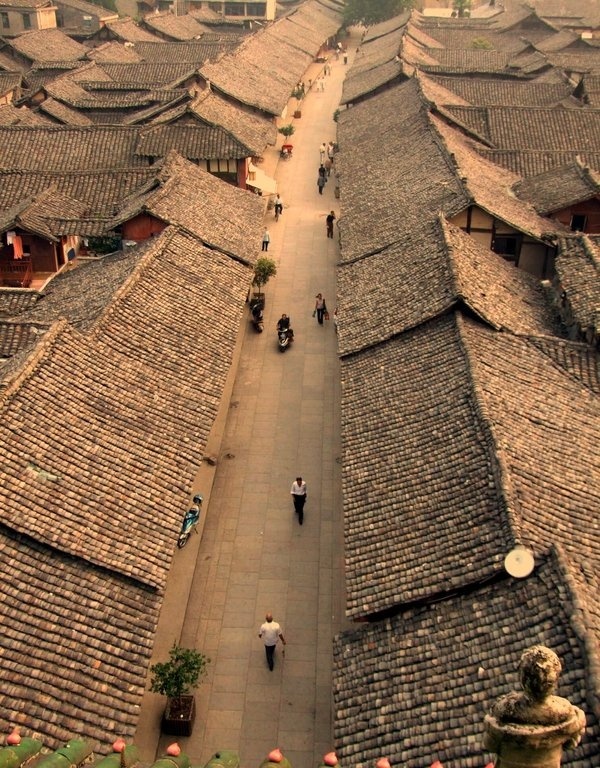 Standing Elements #photography #roofs #street