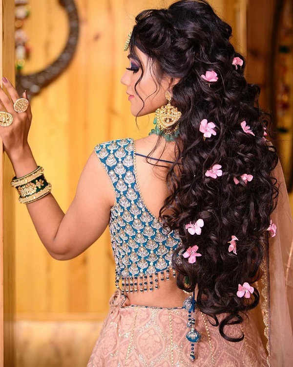 trendy bride hairstyles for curly hair