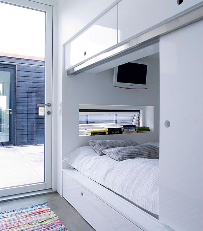 22 Ideas to Hide a Guest Bed - InteriorZine