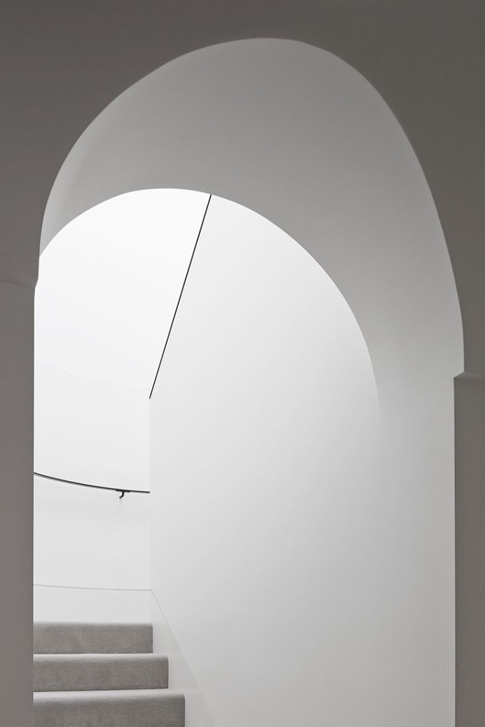Mountview Road Residence by B.E Architecture. #stairway #minimalism #bearchitecture