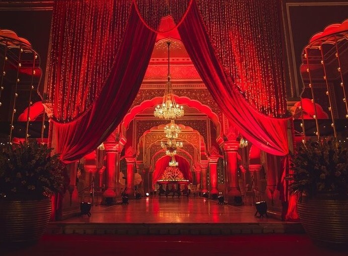 Valentine's Day Wedding Ideas: Theme Decor, Photobooth Props, Selfie Frames, And Balloon Decor!