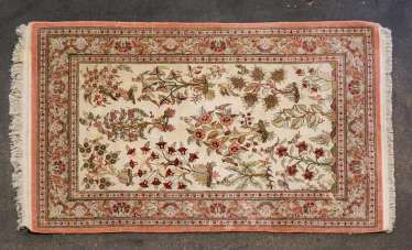 Oriental rug made of silk. QOM/PERSIA, 20. Century, approx. 166x106 cm