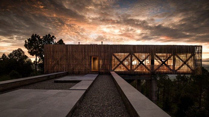 Kumaon Hotel Nestled on a Rugged Mountainside in Kasar Devi, India 1