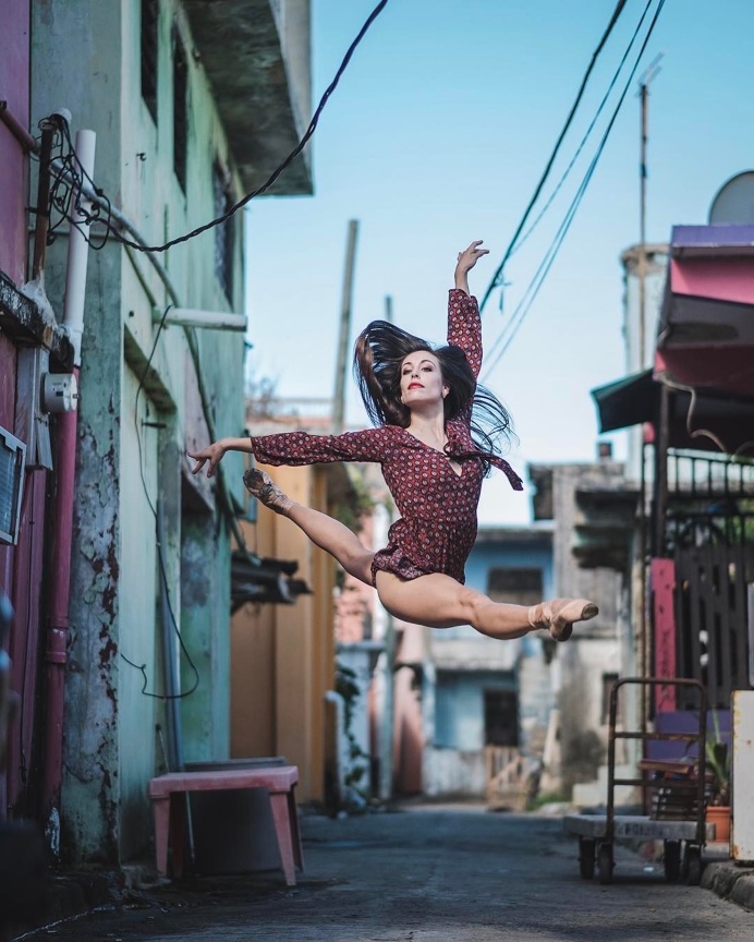 Coming Home: Omar Z. Robles Captures Ballet Dancers in the Streets of Puerto Rico