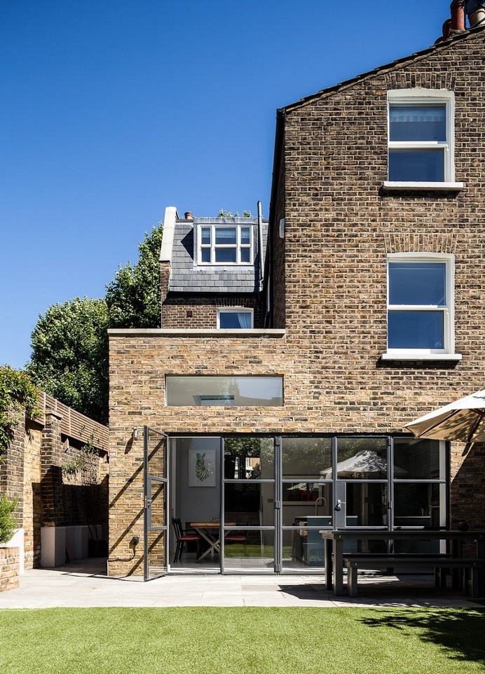 Slot House in London / AU Architects