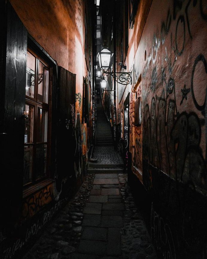 #streets_vision: Vibrant Urban Photography by Alex Cockwill