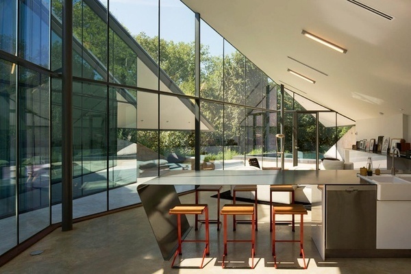 A FEW STEPS BELOW GROUND: EDGELAND RESIDENCE BY BERCY CHEN STUDIO #architecture