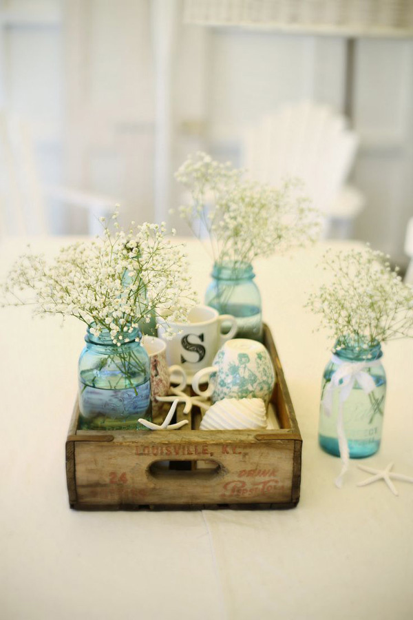 Cottage inspired flower arrangement. Smaller flower arrangements are also beautiful when you know how to arrange them right. Take a look at