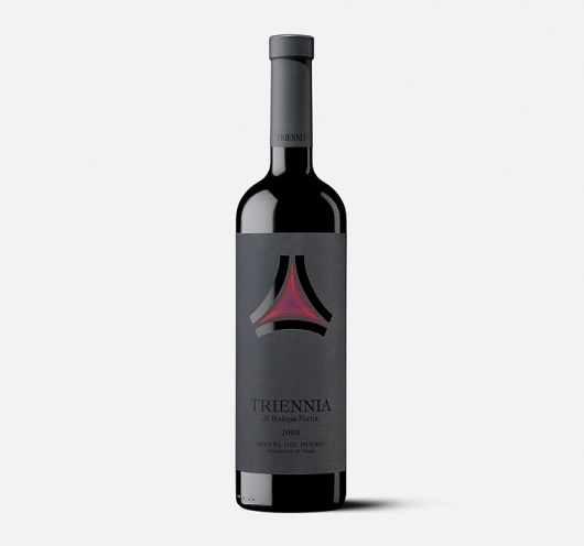 Triennia. destacado. www.moruba.es #die #triennia #geometry #spain #packaging #logroo #moruba #winery