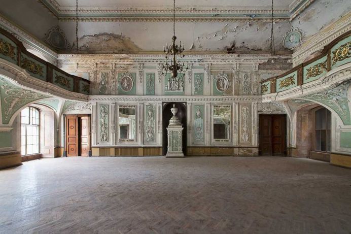 Nicola Bertellotti Explores Fascinating Abandoned Castles Across Europe