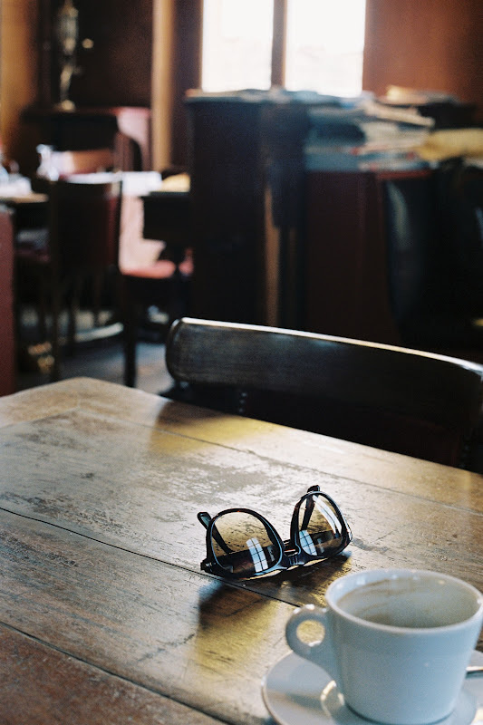 Standing Elements #coffee #sunglasses #photography #table