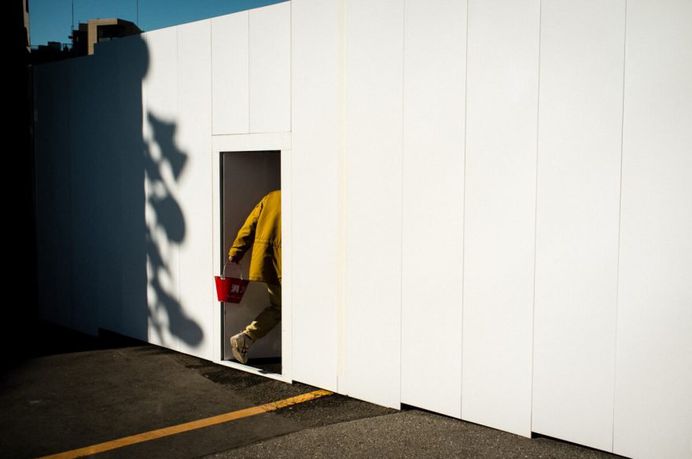 Quirky and Extraordinary Street Photos of Japan by Shin Noguchi