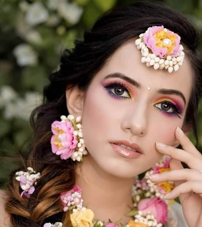 26 Handpicked Gota and Floral Maang Tikka Designs
