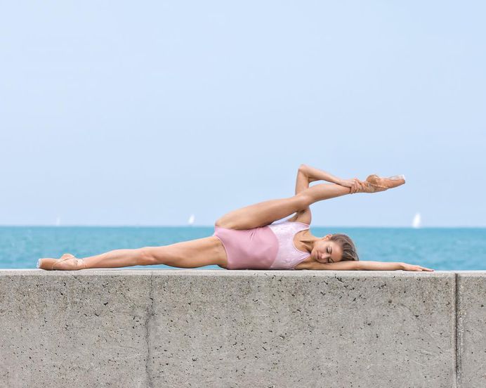 Marvelous Portraits of Ballerinas Practicing on The Streets of Chicago by Peter Hinsdale