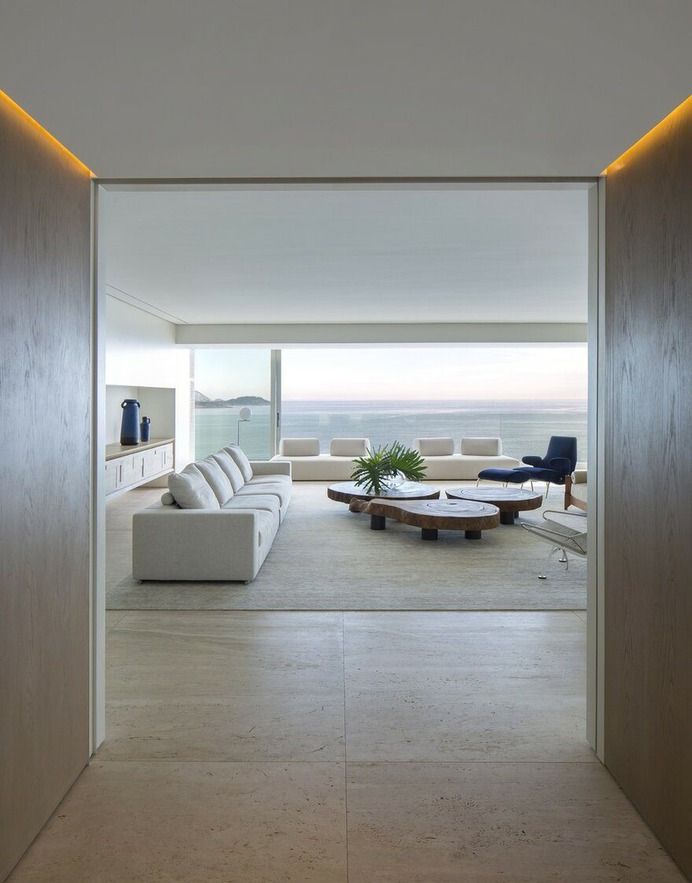 RS Apartment in Rio de Janeiro / Studio Arthur Casas