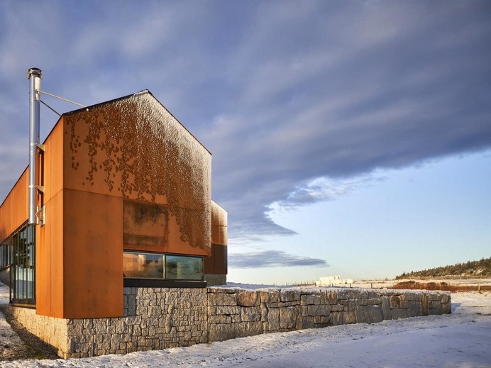 Smith House by Mackay-Lyons Sweetapple Architects