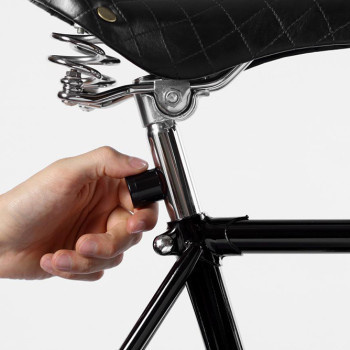 These quick attach and remove magnetic bike lights keep you visible while riding on the road. #design #product #industrial #outdoor #fun