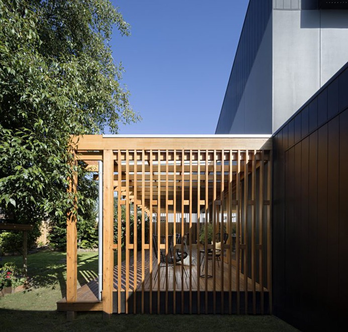 Joyful House / Mihaly Slocombe