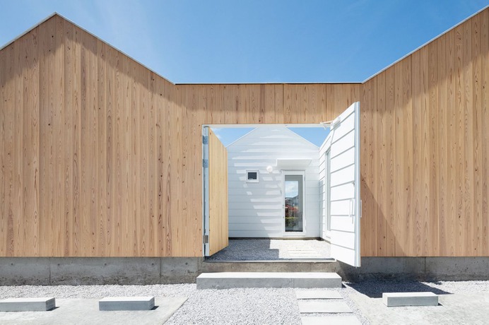 Terraced Houses in Numata is a minimalist home located in Gunma, Japan, designed by Toru kashihara Architects
