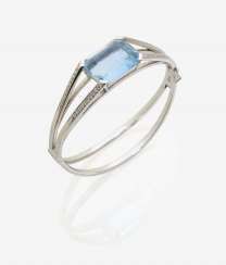 BANGLE WITH AQUAMARINE AND DIAMONDS