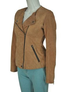 Dead to Me is an amazing Web Television Series casting Linda Cardellini. She looks stunning in the Suede Brown Jacket. http://bit.ly/2OKeOFE #deadtome #lindacardellini #brownjacket #womenfashion #fashionforher #giftforher #webseries #tvseries