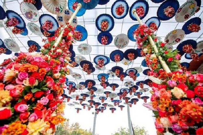 trending floral décor