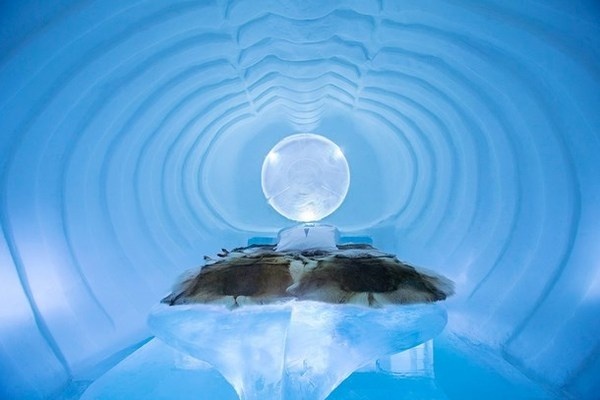 ICEHOTEL with bedroom and warm ice bed #hotel #ice #art
