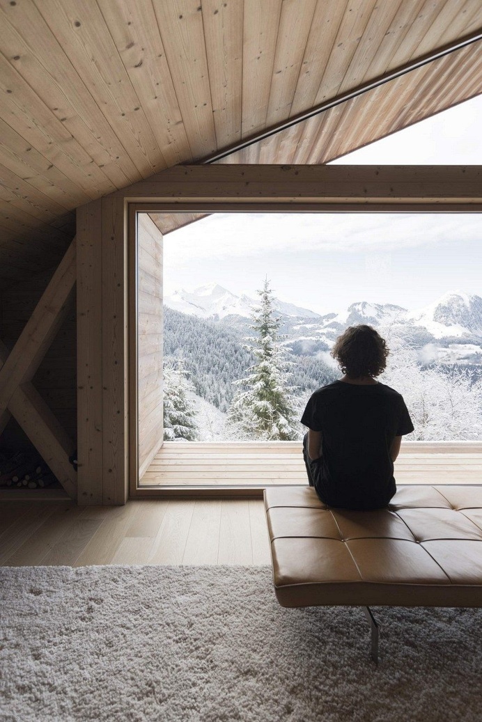 This Wooden Mountain House Features Delightful Mix of Traditional and Modern 10