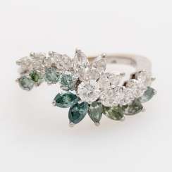 Ladies ring with floral curved ring head